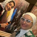 Maryam Kavyani Instagram – ❤️✨
وقتی قرارداد کاری ندارم…
سرم شلوغتر میشه چون کلی قرار با خودم دارم…🎼🏂🛼🏸🍴🏃‍♀️📚🖌️💞
#مریم_کاویانی
#نقاشی_من #ورزش #نیایش #فیلم_دیدن #کتابخوانی
@aidamozaffari.art