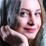 Maryam Kavyani Instagram – ✨❤️
یک عمر به من آموختن گر گناه کردی توبه کن…!
اما تجربه آموخت مرا…
با خود بمانو گر از خودبرای دیگران گذشتی، توبه کن…
دل را حفظ کن و اگر دل به دریا سپردی ، توبه کن …
مهربانی را حرمت نگه دارو مهر ورزی را توبه کن…
زندگی را فقط زندگی کن ،  گر آنرا وفادار دیدی ، توبه کن…
عمر را غنیمت دلنو ،خنده به فردا سپردن را توبه کن…
………. 
#مریم_کاویانی#دلنوشته_کاویانی #دلی#زندگی_سالم #صدای_ماندگار