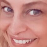 Maryam Kavyani Instagram – .

افسانه شخصی من ، روح و اراده من را بیدار نگه میدارد برای رسیدن به آنچه که طلب میکنم…
اما طلب دیگری هم دارم … افسانه جمعی ، که همان حلقه خوبی و خیر خواهی و مهربانی برای یکدیگر است.
…….
#باور_مثبت #مریم_کاویانی #زندگی_زیباست #دلنوشته_های_من
