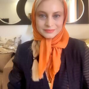 Maryam Kavyani Instagram - .
💓
از دست این کرونا😵‍💫😡
با تشکر از آقای محمد قومی گریمور سریال بی نشان⭐️

ممنونم از توجه و نگرانی شما عزیزانم❤️🙏🏻
الهی شکر که دارمتون🥰
@bineshan.series 
@maryam_kavyani 
@mohamadgh2785 
#کرونا#داروی_رمدسیور 
#سریال_بی_نشان #مریم_کاویانی#عوارض_دارویی