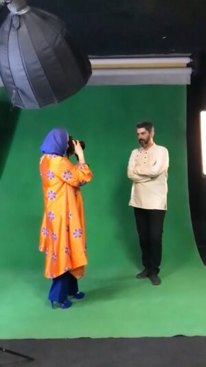 Maryam Kavyani Instagram - .
روز عکاسان مبارک🎊🌟📸
یک شوخی دلهره آور با دوست و همکار خوبم جناب آقای رعیتی…🤗
البته این شوخی رو از خودشون یاد گرفتم، همه کسانی که با ایشون کار کردند یکبار این دلهره را تجربه کردند🤓
#عکاسی_هنری 
#مریم_کاویانی 
#عکاسی_حرفه_ای 
#امیرضارعیتی 
@amirrezarayati1 
@akasan_bartar_iran