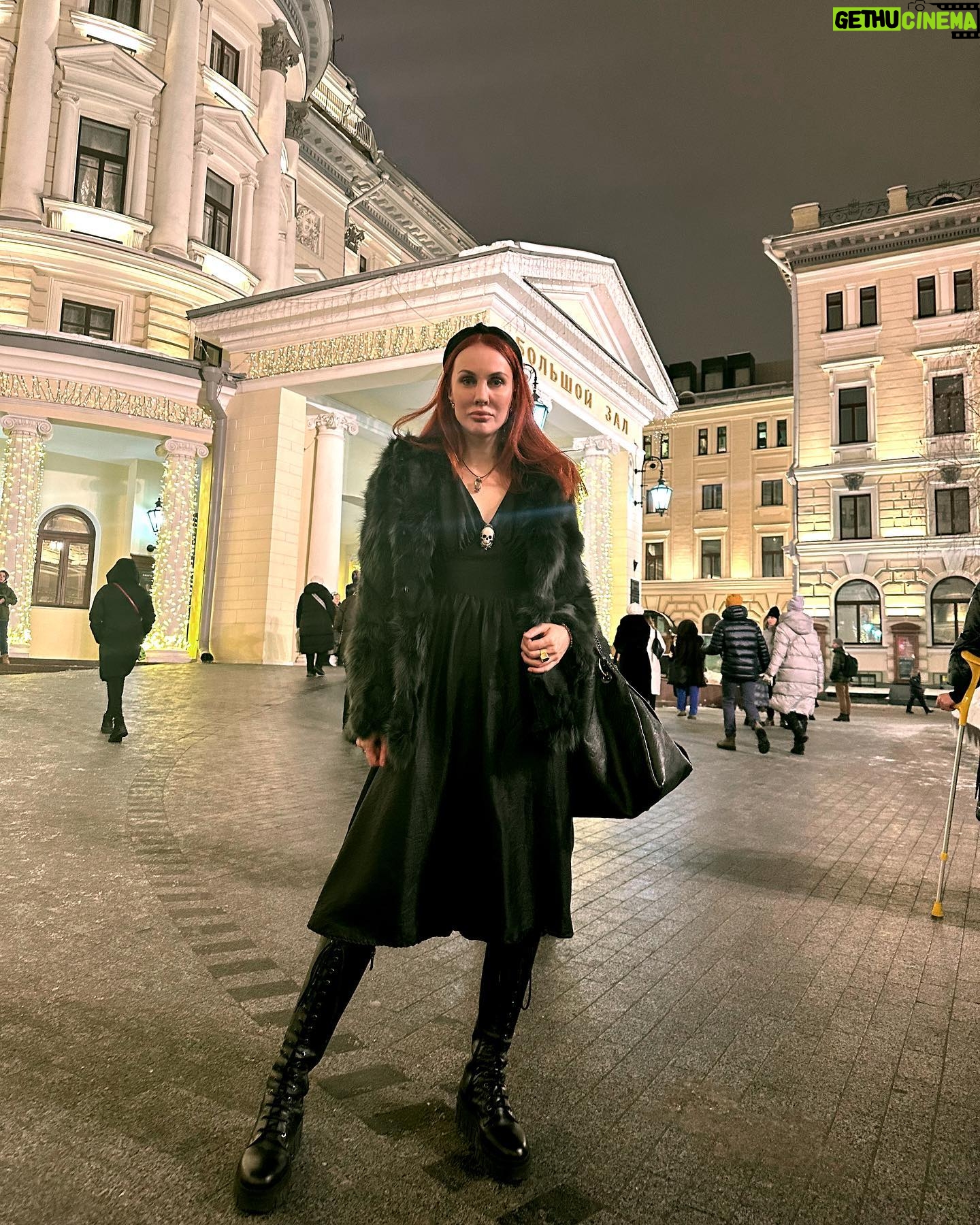 Maryana Romanova - 3.9K Likes - ŠŃŠµŃŠ° Ń
оГила в ŠŠ¾Š½ŃŠµŃŠ²Š°ŃŠ¾ŃŠøŃ. ŠŠ°Š²ŠµŃное, ŃŃŠ¾ Š²Š°ŃŠøŠ°Š½Ń ŠæŃŠ¾ŃеŃŃŠøŠ¾Š½Š°Š»Ńной Š“ŠµŃŠ¾ŃŠ¼Š°ŃŠøŠø, но поймала ŃŠµŠ±Ń на Š°Š²ŃŠ¾Š¼Š°ŃŠøŃеŃком вклŃŃŠµŠ½ŠøŠø Ā«ŃŠµŠ¶ŠøŠ¼Š° ŠæŃŠ°ŠŗŃика».
ŠŃŠ“Š“ŠøŠ¹ŃŠŗŠ¾Šµ Ā«Š¾Š±ŃŠ°ŃŠøŃŃ Š² ŃŠ»ŃŃŠ°Š½ŠøŠµĀ» - Š¾ŃŠ“еление ŃŠµŠ±Ń Š¾Ń Š²Š¾ŃŠæŃинимаŃŃŠµŠ³Š¾ Šø Š²Š¾ŃŠæŃинимаемого Š¾Š±ŃекŃа, внимание ŠøŃŠŗŠ»ŃŃŠøŃŠµŠ»ŃŠ½Š¾ на ŠæŃоŃеŃŃŠµ. ŠŃо ŠæŠ¾Š·Š²Š¾Š»ŃŠµŃ ŠæŃŠ¾Š½ŠøŠŗŠ½ŃŃŃ Š² ŃŠ¾Š²ŠµŃŃŠµŠ½Š½Š¾ ŠøŠ½ŃŠµ ŃŠ»Š¾Šø.
Š ŠµŃŠµ Š½Š°Š±Š»ŃŠ“ала за Š¾ŃкеŃŃŃŠ¾Š¼ как за ŠæŃакŃиками. Š Š¾Š±ŃŠ°Ńила внимание на ŠæŠµŃŠ²ŃŃ ŃŠŗŃŠøŠæŠŗŃ - как она, еГинŃŃŠ²ŠµŠ½Š½Š°Ń ŠøŠ· ŃŠŗŃŠøŠæŠ°ŃŠµŠ¹, Š¾ŃŠ“ала Š¼ŃŠ·Ńке Š²Ńе ŃŠµŠ»Š¾, ŃŠ°Š±Š¾Ńала ŃŠµŠ»Š¾Š¼, Šø ŃŃŠ¾ Š±ŃŠ»Š° магиŃ, а не ŠæŃоŃŃŠ¾ ŃŠµŃ
ника. Рв аŃŃŠøŃŃŠŗŠµ Š±ŃŠ»Š¾ ŃŠ¾Š¶Šµ ŃŃŠ¾-ŃŠ¾ ŃŠ¾Š“ом ŠøŠ· Š·Š°ŠæŃŠµŠ“ŠµŠ»ŃŠ½Š¾Š³Š¾, какаŃ-ŃŠ¾ нежноŃŃŃ Š½ŠµŠ±ŠµŃŠ½ŃŃ
ŃŃŠµŃ.
Š ŃŠ¾Š¶Š°Š»ŠµŠ½ŠøŃ, Ń Š¼Š¾ŠµŠ³Š¾ меŃŃŠ° Š±ŃŠ»Š¾ Š½ŠµŃŠ“обно Š²Ńе ŃŃŠ¾ ŃŠ½ŠøŠ¼Š°ŃŃ, ŠæŠ¾ŃŠ¾Š¼Ń ŃŃŠ¾ Ń ŃŠ°Š¶ŃŃŃ Š²ŃŠµŠ³Š“а ближе Šŗ ŃŠµŠ½ŃŃŃ Š·Š°Š»Š°, гГе Š»ŃŃŃŠµ акŃŃŃŠøŠŗŠ°. Так ŃŃŠ¾ ŠæŃŠøŠ“еŃŃŃ Š²Š°Š¼ ŠæŠ¾Š²ŠµŃŠøŃŃ Š¼Š½Šµ на ŃŠ»Š¾Š²Š¾.