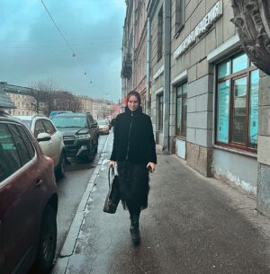 Maryana Romanova Instagram - Главное приобретение дня сегодняшнего - забрала наконец студенческий билет. А еще после занятий намечается вечеринка с однокурсниками!