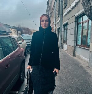 Maryana Romanova Instagram - Главное приобретение дня сегодняшнего - забрала наконец студенческий билет. А еще после занятий намечается вечеринка с однокурсниками!