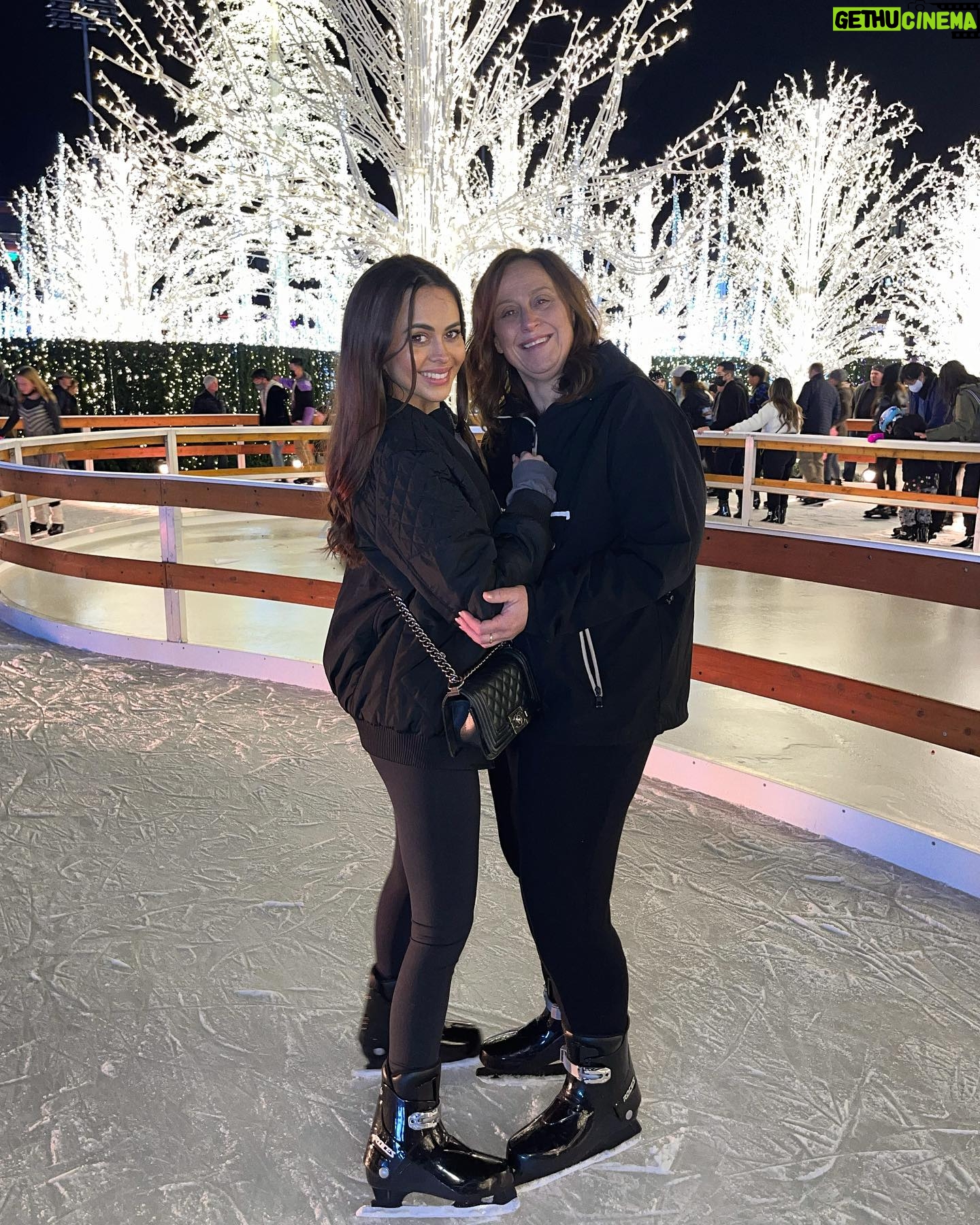 Marybeth Havens - 2.6K Likes - MY MUMMY IS IN VEGAS!!!! thank you so much to my amazing husband surprising me! I was so shocked to see her!!! I havenāt seen her for a year so this was super special!