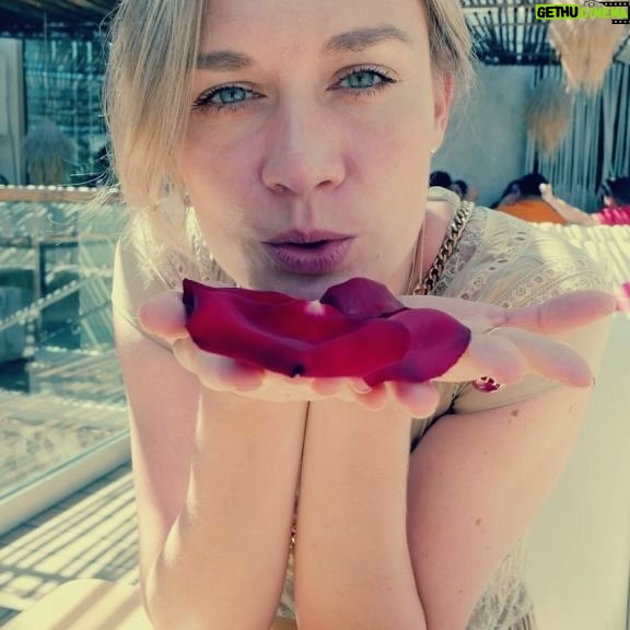 Masha Mashkova Instagram - I want to thank the writers of #forallmankind for creating Sveta, beautiful and brave Russian soul, who is not afraid of speaking the truth… There are so many courageous and honest Russians-hundreds of them are in Russian jails now… Just few of the recent stories: Sasha Skochilenko, an artist from one of the most beautiful cities in the world, St Petersburg, has been sentenced to seven years in a penal colony for replacing supermarket pricing labels with anti-war messages. Yegor Balazeikin, a high school student, sentenced to six years in prison. The prosecutor called this brave boy - a “terrorist”. Few days ago(cherry on top)-Russia’s Supreme Court banned the “international LGBT public movement” as an “extremist organization”. Nothing new, BUT it is not an alternate universe. It is the reality of the country I come from. Please, everyone who fights Putin’s regime-stay strong. You truly are the nation’s heroes.