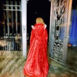 Masha Mashkova Instagram - Это фото сделано меньше года назад на съёмках сериала Крепостная в городе Киев. На Байковом Кладбище лежит отец моего мужа, дед моих детей-выдающийся советский пианист Александр Слободяник. В эти минуты моих друзей и родственников в Украине бомбит моя страна Россия. Это не спецоперация. Это настоящая война. Я вижу это не по телевизору, я слышу звуки войны, говоря по телефону с людьми. Прости папа… Прости моя самая любимая бабушка, педагог этики и эстетики, и все мои родные и близкие, которые иного мнения. Я вас очень люблю и ничто не изменит этого. Надеюсь, и вы продолжите меня любить. И ничто не изменит того, что я русская и буду этим гордиться. Мне не стыдно. Мне больно. Очень. А дальше… если будет это дальше… Вновь послушаем доклад «О культе личности и его последствиях». И попробуем, чтобы он был не на закрытом заседании в этот раз. И попробуем чуть лучше и честнее, чем 25 февраля 1956 года. Мое сердце с моим русским народом. Я не знаю, как мы будем жить дальше. Моя душа с народом украинским. Мою душу сейчас бомбят. Остановитесь. Я умоляю. #stopwar