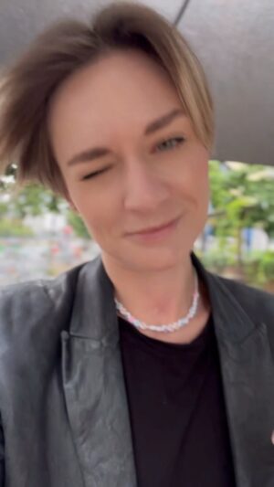 Masha Mashkova Instagram - Выходить из тьмы-это больно для глаз, но нет вариантов не выйти из тьмы.
@teamnavalny 
@yulia_navalnaya🤍 @maria_pevchikh❤️