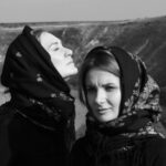 Masha Mashkova Instagram – 1 апреля 2023 года мне напишет моя сестра из Харькова @mila_zelenskaja Это окажется не розыгрышем. Это окажется человек, который поднимет меня из горизонтального положения и поможет начать действовать и жить дальше… сегодня первый день рождения Милы, когда я знаю, что у меня родилась сестра!!! Я тебя очень люблю. Я благодарю за то, что могу тебе писать эти слова, когда твой город без света и воды из-за российских бомбардировок, а ты через несколько часов сможешь найти в себе силы поддержать меня, когда в Москве, где я провела большую часть своей жизни, произойдет страшная трагедия. Как сказал наш новый с тобой друг: пусть наконец то наступит мир и все хорошие победят всех плохих. Твоя старшая сестра Маша. Photo by @popenco🤍🤍🤍