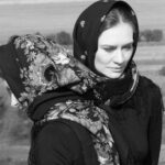 Masha Mashkova Instagram – 1 апреля 2023 года мне напишет моя сестра из Харькова @mila_zelenskaja Это окажется не розыгрышем. Это окажется человек, который поднимет меня из горизонтального положения и поможет начать действовать и жить дальше… сегодня первый день рождения Милы, когда я знаю, что у меня родилась сестра!!! Я тебя очень люблю. Я благодарю за то, что могу тебе писать эти слова, когда твой город без света и воды из-за российских бомбардировок, а ты через несколько часов сможешь найти в себе силы поддержать меня, когда в Москве, где я провела большую часть своей жизни, произойдет страшная трагедия. Как сказал наш новый с тобой друг: пусть наконец то наступит мир и все хорошие победят всех плохих. Твоя старшая сестра Маша. Photo by @popenco🤍🤍🤍