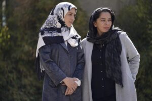 Mastane Mohajer Instagram - 🎬
اکران «جوجه تیغی» از نیمه دوم مهر
اولین فیلم مستانه مهاجر در راه سینماها
.
فیلم کمدی «جوجه تیغی» به کارگردانی مستانه مهاجر از نیمه دوم مهر اکرانش را در سینماها آغاز می کند.این فیلم ماجرایی طنز از زندگی ناخواسته یک جوان متعصب‌ را روایت می‌کند که پیشنهادی عجیب، گذشته و آینده‌‌ او را تحت تاثیر قرار می‌دهد و از سوی دیگر ماجراهای زنی که می‌خواهد اولین رئیس جمهور زن ایران شود.
.
«جوجه تیغی» با بازی پانته‌آ پناهی‌ها، حامد کمیلی، هادی کاظمی، آناهیتا درگاهی ، نازنین بیاتی ، پژمان بازغی ، هومن برق‌نورد، نگار فروزنده، مهراب قاسم‌خانی، امید روحانی، مهتاب ثروتی، آرزو نبوت آیدا ماهیانی، صحر اسدالهی و... از پربازیگر‌ترین فیلم‌های امسال سینماهاست و پیش‌بینی می‌شود در جمع پرفروش‌های گیشه قرار بگیرد.
.
مستانه مهاجر طی سالهای فعالیتش تدوین ده‌ها فیلم‌سینمایی از نام‌های سرشناس سینمای ایران را برعهده داشته او همچنین به عنوان تهیه‌کننده، آثاری چون «اسرافیل» و «جاده خاکی» را تولید کرده. «جوجه تیغی» اولین فیلم مستانه مهاجر در مقام کارگردان است که توسط فیلمیران در سینماهای کشور اکران میشود.

عکس .کوروش جوان