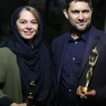Mastane Mohajer Instagram - اگر بخواهم از کیفیت زندگی بگویم حتما که با من هم عقیده اید.در جهان امروز آنطور که شایسته بودیم زیست با کیفیتی نداشتیم .در این دنیا با تمام رنجی که متحمل شدیم. اما آن چیزی که قابل تحمل می‌کند همه‌ی آن کاستی را خیال است.من مدیون خیالم خوشم.همیشه بوده ام . اصلا می خواهم خیال کنم برادری دارم با بزرگترین دل دنیا.شاید بخواهم خیال کنم هر چه که باید را نشانه ها به من می‌رسانند.میخواهم خیال خوش کنم که تو امروز آمده ای به این جهان ،همین امروز هم قرآنی که برایم نوشتی به دستم رسید.اصلا خیال از این بهتر که با هم رشد کردیم غم خوردیم ،شاد شدیم و خانواده شدیم.این جهان را خیال واقعی حضور تو قابل تحمل می‌کند.اینجا غریبه ای نیست همه محرمندبرای شنیدن رازی که می‌گویم. حامد جانم ،برادرم،این را فقط من نه هرکسی که می شناسد میگوید،از تو یکی بسیار کم است.کاش تکثیر میشدی . تولدت مبارک ،خیال واقعی زیست من. (قرآن امروز به دستم رسید)