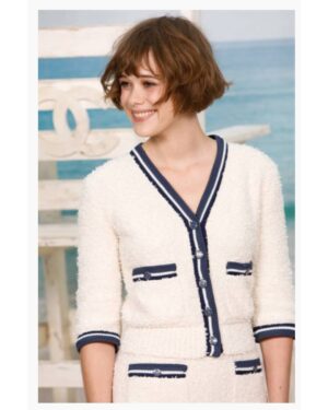 Mathilde Warnier Instagram - Last week with @chanelofficial 🏖
💇‍♀️ @hair_hasenbein
💋 @sweetmayia