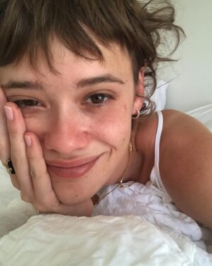 Mathilde Warnier Instagram - Une année de matins  /- difficiles
- Happy Holidays to you all ♥️