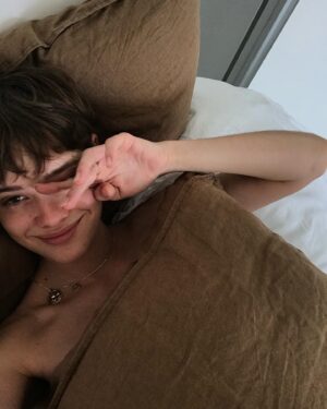 Mathilde Warnier Instagram - Une année de matins  /- difficiles
- Happy Holidays to you all ♥️