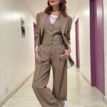 Matilda Blanco Instagram – Ponete el traje amor!  Masculino   Oversize   zapas! Camel y rayas! Que dicen!? 🧸

Look completo @melocotonstyle 
Zapas @justaosadia 
Peino @roromagali 
Maquillo @rocolagos 

Hair Color @cerininet de Marcelo T de Alvear 1471 #cerinimt 

#oversize #masculino #style #rayas #styledbyme