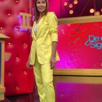 Matilda Blanco Instagram – Amarillo, traje y zapatillas! Siguen los colores en #invierno23 Amoooo! 🤩☀️🍋💛
Look @melocotonstyle
#haircolor @cerininet
Zapas @filaar
#colores #outfit #amarillo #tv #