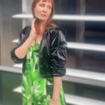Matilda Blanco Instagram – Tarde de flores 
Te animas a las estampas?
Vestido @melocotonstyle 
Borcegos @pruneoficial  #veganos 
Mini bomber de un vintage de NY

#estampas #colores #styledbyme #flores #trends #tendencia #verde #verdewasabii