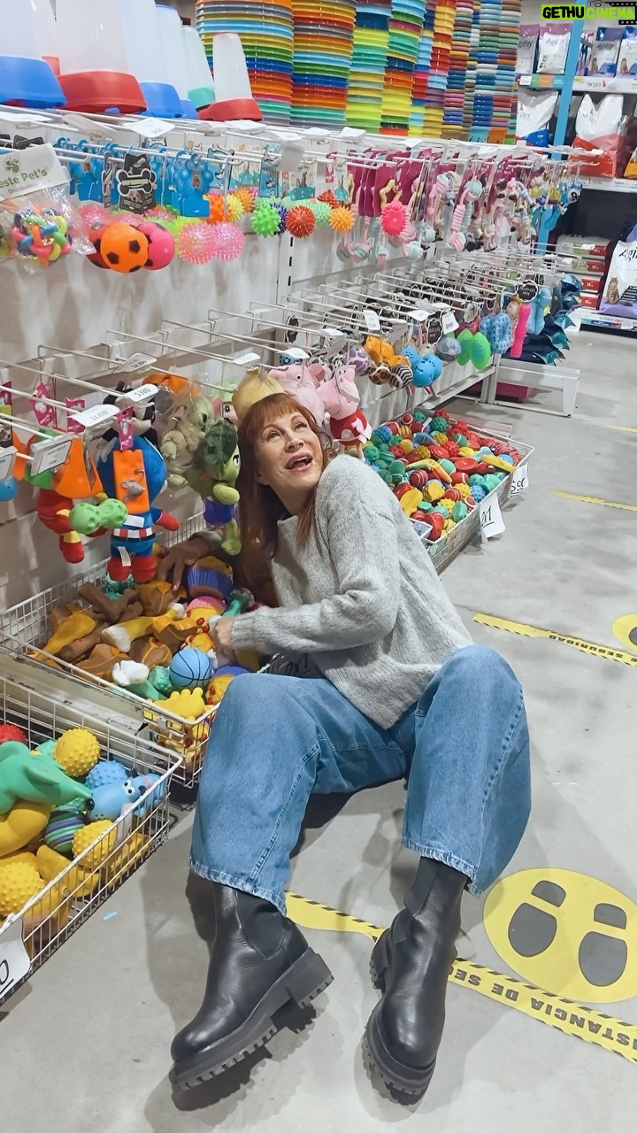 Matilda Blanco Instagram - Hoy les presento un súper lugar para las mascotas @petcentral05 El lugar perfecto donde encontras de todooo! Podes comprar por mayor y menor 🥳 Hacen envíos a domicilio 👏🏻👏🏻👏🏻WhatsApp 1164050027 Si queres ir te dejo la dire: Av. Circunvalación 2252 de lunes a viernes de 8:00 a 16:00hs y los sabados de 7:00hs a 15:00hs Te atienden genial! 🥰