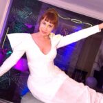 Matilda Blanco Instagram - Mis 15 Parte 1 🤩😜 Feliz por un súper Fieston! 🌟 Hay que festejar y cómo no tuve mi fiesta de 15 me di el gusto para divertirme con mis amigos!!!🥳🤩 Gracias a todos los que vinieron a compartir conmigo! 🥰🥰 Vestido blanco @casademunecasok 🤍 En la Parte 2 va otro look y más fiesta! Gracias totales a: Organización y PR @carlalioi.press_ salon @studiopalacebelgrano PR @soyloregentile Túnel y shimmer: @cc.iluminacionydeco Letras ✨@decoparaeventos17 @limousinefivestar 🩶🩶 🎂@gastonsalaspastelero 🍕 @pickasocatering 🫕 @catering_de_autor 🌮 @tacontodoar 🍱 @asiasursushi 🍸@laboratoriodetragos @cherryicehielo 🍾@bodegaamparook 🖲️ 360 @photofunfotocabinas 🥳 @onelove14710 🎶 @djalejandroneme 🕯️ @sandroambientaciones 🎤@temazo_ok 👩‍🎤@natiemaquillajes Gestión Salon @lucasromerooficia1 📸@yaninadavinifotografia 🎥 @bautigalindo Make up @silmazzolla Peinado @lucianocastro1