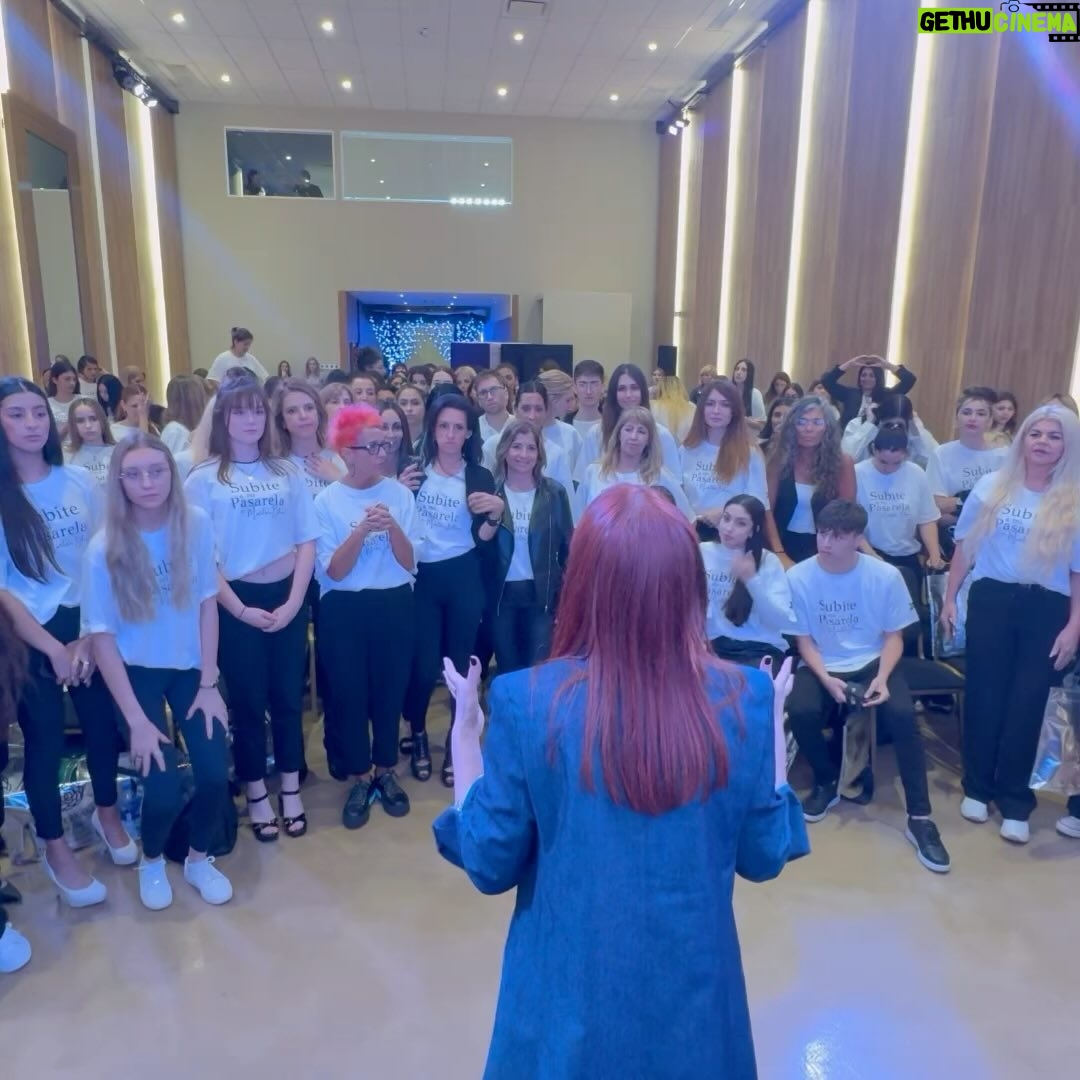 Matilda Blanco Instagram - Les comparto más de Subite a Mi Pasarela! Qué gran momento! Ya estamos armando el próximo! Atentas/os 💫⭐️👠👑👗💄❤️ No hay edad ni género ni exigencia física para Subirse a Mi Pasarela! Solo ganas de Vivir la Experiencia! 💪🏻💪🏻💪🏻💪🏻 @sitiobuenosaires @soyloregentile LOOKS @allo_martinez @cerininet @cristinacagnina @christapia_mua @juliolunafotos #pasarela #subiteamipasarela #runway #moda #estilo #imagenpersonal #matildablanco