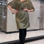 Matilda Blanco Instagram – Hoy Vintage look!⭐️💫🤩
Te invito a recorrer espacios con prendas distintas y a darle una segunda oportunidad a vestidos que nadie tiene! 
Moda circular, recicla, adaptá, dale una vida diferente a tu ropa.
Yo dorado y negro ⭐️🖤
Contame! que tesoros vintage tenes en tu guardarropas?

@signoseltrece 
Hair color @cerininet 

#dorado #vintage #modacircular #sustentable #matildablanco #styledbyme