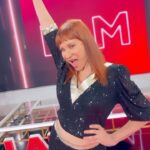 Matilda Blanco Instagram – Hello amores! 
Este look brillante y muy invasión V 😎
para la noche de LAM por @allo_martinez 
Hair color @cerininet 
@elejercitodelam  @americatv 

#brillos #look #oxfordpants #glitters #black #dorado #gold #trends #style #styledbyme