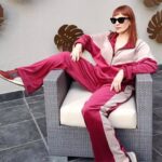 Matilda Blanco Instagram – Cómo se debe!!!! Voy a ser feliz! 
Pase lo que pase!  Y ustedes??

Foto @solerubio 
Hair @cerininet 
Comfy look @againandagainbsas 
Lugar @konkebuenosaireshotel