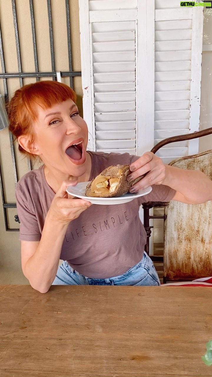 Matilda Blanco Instagram - Panqueques de quinoa para la vuelta al cole! 🥰 👏🏻👏🏻 Cómo me hacía mi mamá! Esta vez con quinoa y leche de almendras. De la mano de Oster y con el Stick Mixer prepará los panqueques más saludables, ricos y energéticos @oster_argentina 👈🏻 🥞banana y crema de maní 🍌🥜 Aprovechá las promos para la vuelta al cole y llevate de regalo un KIT CREATIVO con la compra de productos Oster seleccionados y aprendé jugando con los más chicos. Exclusivo en la Tienda Online de OsterArgentina sección promo (del 13 al 28 de febrero). HASTA AGOTAR STOCK! #vueltaalcole #osteryvos #oster #juegos
