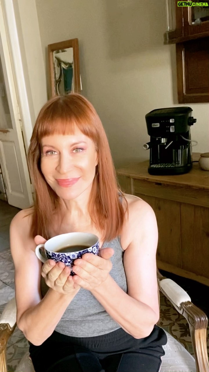 Matilda Blanco Instagram - Mañana 20 de Abril se estrena “Los Secretos del Café" la primera miniserie en redes sociales dedicada a todos los amantes del café espresso qué quieran aprender a ser baristas en casa! No te podes perder este estreno de la mano de @oster_argentina y @tastemade.es que tiene como protagonistas a los que más saben sobre estos temas: Nico Artusi y Diogo Bianchi. Estate atento que el primer episodio empieza este jueves 20 de abril. Andá preparando tu mejor café, pone play y ¡sentate a disfrutar! Enterate de todos los detalles en @oster_argentina #osteryvos #oster #elmatchperfecto #amantesdelcafe #cafe #cofee #capuccino #espresso #lovecofee #french #italian