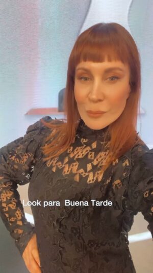 Matilda Blanco Instagram - Look hoy domingo en #Buenatarde 
en @c5n 🤍🤍🤍🤍🤍

#colorhair @cerininet 🖤
Vestido @melocotonstyle 🖤
Botas @thebagbelt 🖤

🎥 @renzoberecoechea 🖤

Gracias al equipo de maquillaje, peinado y vestuario del canal🩶🩶🩶