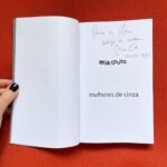 Matilde Breyner Instagram – Gostava de ter o talento do Mia Couto para conseguir descrever aquilo que senti quando recebi este presente. Vou guardá-lo com todo o cuidado e carinho e quando a Mia começar a aprender a ler, esta dedicatória vai ser a primeira coisa que lhe vou mostrar. 
Espero que ela se perca no universo mágico do Mia Couto como eu tantas vezes já me perdi. 
Obrigada às três Mulheres que fizeram isto acontecer. Adoro-vos @francisca_saragga @filipamanoel @innesleitao ♥️
“No amor só existem infinitos.”