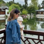 Matilde Breyner Instagram - Tantos anos a vir a LA e como é que ainda não tinha vindo aqui? O Huntington é um centro cultural e de pesquisa composto por jardins botânicos, uma biblioteca e um centro de arte. Os jardins estão divididos por temas, são km e km a perder de vista e uma tarde inteira não chega para ver tudo. Passeámos no Desert Garden, Japanese Garden e no Chinese Garden. E ainda passámos pelo Jungle Garden a vir embora. É tudo lindo e perfeito para adormecer bebés. Nada como um white noise ao vivo 🐝🦋🐿️🌵🌴🌿🍄