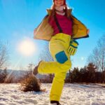 Maud Baecker Instagram - « T’as le look coco » 🎵🏔💛⛄️❄️💙🤍☀️💖