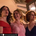 Maud Baecker Instagram - 🎬🥳🥰💝🎉😘😘😘 #repost Prêt(e)s pour ce soir ? 🥂 Manon, Jul et Ava ont enfilé leur plus belle tenue pour l’occasion ! ✨ Toute l’équipe de L’amour (presque) parfait vous souhaite un très beau réveillon et très bonne année 2022 ! 💕 📸 @antoinekeynes #lamourpresqueparfait #saintsylvestre #réveillon #2022 #bonneannée #maudbaecker #nadiaroz #isabellevitari
