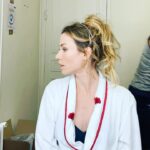 Maud Baecker Instagram – Avec mes petites fées @marinetess20 @ow.elise 💄🩸 🎀🎊💕 #hmc #tournage #lamourpresqueparfait @pascale_pouzadoux 💖