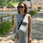 Maude Harcheb Instagram - Ma petite personne préférée en slide, vraiment aussi cute que sa mère 👩🏻👋🏻 Va vraiment falloir que j’aille consulter pour cette protubérance abdominale. Qu’est ce que ça pourrait être ? 🧐🤷🏻‍♀️ Pic by amazing hubby @anthonyghnassia 🖤