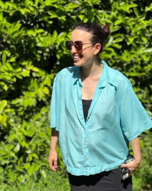 Maude Harcheb Instagram - ☀️🕶️🦋

Franchement, j’ai la giga flemme de chercher une légende, mais j’veux pas vous laisser sans rien à vous mettre sous la dent alors sachez que, en moyenne, 650 parisiens sont hospitalisés chaque année car ils ont glissé sur une crotte de chien.

Bisous 🖤

Ps: nan je repasse jamais.