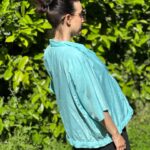 Maude Harcheb Instagram - ☀️🕶️🦋 Franchement, j’ai la giga flemme de chercher une légende, mais j’veux pas vous laisser sans rien à vous mettre sous la dent alors sachez que, en moyenne, 650 parisiens sont hospitalisés chaque année car ils ont glissé sur une crotte de chien. Bisous 🖤 Ps: nan je repasse jamais.