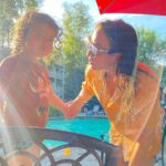 Maude Harcheb Instagram – Tremblant – jours 5 et 6

– Lui expliquer pourquoi on peut pas dormir dans la piscine
– La navette de nuit
– Magnifique décor et chaussettes vertes (cf A l’attaque)
– La cascade est une merveille et est-ce que ma vie a vraiment un sens face à tant de beauté ?
– Les sandwiches sont meilleurs en France mais les gens plus sympas ici
– Sundae ou crème molle ?
– Orage sur tremblant 

On bouge aujourd’hui pour la suite du trip ➡️🖤