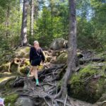 Maude Harcheb Instagram – Tremblant – jours 5 et 6
– Lui expliquer pourquoi on peut pas dormir dans la piscine
– La navette de nuit
– Magnifique décor et chaussettes vertes (cf A l’attaque)
– La cascade est une merveille et est-ce que ma vie a vraiment un sens face à tant de beauté ?
– Les sandwiches sont meilleurs en France mais les gens plus sympas ici
– Sundae ou crème molle ?
– Orage sur tremblant
On bouge aujourd’hui pour la suite du trip ➡️🖤