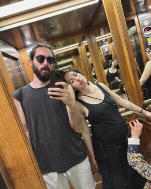 Maude Harcheb Instagram - Malte : vues alternatives 😆🖤

📸 et 👶🏻 par @anthonyghnassia 

#wediditagain #genie2enroute #nuitsblanchetobe #jaimeraisetreunhippocampe