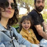 Maude Harcheb Instagram - Malte jour 1 : La Valette Les 3 cités - les jardins de barrakka 🌺 - « faut monter tout ça ?! Rooooo » pose dépitée 😅 - passion portes multicolores 🚪 - beaucoup de beauteyyyyy - cherche et trouve le français 😆 - 1ere glace roulée sur plaque : hyper surcôté 🤪 - on a pris le bateau 🛶 - pause hydratation 💦☀️ - on a grimpé tout en haut de La Valette « parce qu’il doit y avoir un bon spot photo pour le sunset » 🌅 - La Valette by night ⭐️