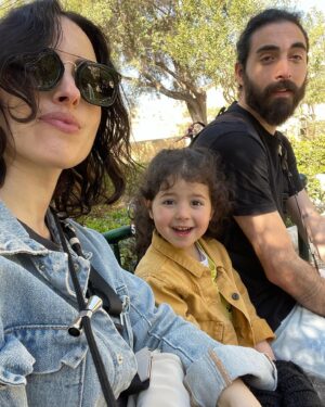 Maude Harcheb Instagram - Malte jour 1 : La Valette   Les 3 cités 

- les jardins de barrakka 🌺
- « faut monter tout ça ?! Rooooo »   pose dépitée 😅
- passion portes multicolores 🚪
- beaucoup de beauteyyyyy
- cherche et trouve le français 😆
- 1ere glace roulée sur plaque : hyper surcôté 🤪
- on a pris le bateau 🛶
- pause hydratation 💦☀️
- on a grimpé tout en haut de La Valette « parce qu’il doit y avoir un bon spot photo pour le sunset » 🌅
- La Valette by night ⭐️
