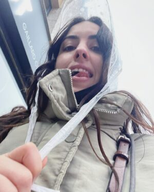Maude Harcheb Instagram - Belle année 2023 à tous 🖤

Slide pour voir mon best of 2022.