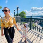 Maude Harcheb Instagram - 🇨🇦🖤🤩 J’essaye de pas trop y penser mais j’ai déjà la nostalgie de ce voyage. Les grands espaces, la nature si puissante et douce, les gens, leur accent, leur gentillesse, l’effervescence des grandes villes et le vide des entre deux, l’air frais, les crèmes molles, les breuvages, le fromage scouic scouic, les animaux majestueux, les bidons de 5L de jus d’orange... Je ne sais pas si le Canada sait qu’il est aussi beau qu’il ne l’est, mais c’est un bijou, de la bOoootey à préserver absolument. J’ai fait des réserves de bonheur et mis de côté des souvenirs à ressortir pour les jours plus difficiles. Bref c’était trop bien t’as compris, en plus j’étais avec mes deux préférés. 🖤