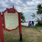 Maude Harcheb Instagram - Anse St Jean / Petit Saguenay / Tadoussac - Jour 11 et 12 - Beaucoup de bOoootey et un tout petit caillou - « oui ok, je suis papa panda roux et je veux bien une friandise à la betterave » - une déco vreuuuument marino rustico rococo - risquer tous les dangers - j’ai plus les mots - moi dans le déni quand je réalise que le voyage se finit bientôt. C’est faux ! Menteurs. *soupir de bonheur* 🥰