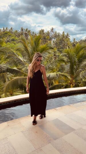 Maude Hirst Instagram - 🧘🏼‍♀️A FREE WORKSHOP🧘🏼‍♀️

Are you new to meditation?

Join me this Sunday for a FREE 45 minute workshop 
❤️AN INTRODUCTION TO MEDITATION
💜Sunday 23rd
💚8pm BST, 3pm ET, 12pm PT
💙Link to join in my bio @maudehirst 

Meditation is helpful for stress, anxiety, sleep, calming a busy mind, bringing focus & energy. A little of what we all need right now.

Join me to find out more for yourself.

#meditation #meditate #calmmind #anxietyrelief #stressrelief #workshop #community #inspiration #howtomeditate #help 

🏡: @fsbali