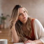 Maude Hirst Instagram - 📖IT’S STORY TIME📖 I heard this story from my dear friend @radhika_dasa this weekend and it has really stuck with me so I wanted to share it. What moments of gold are you missing in the present moment by always focussing on the end goal? #momentsofgold #dontmissthemoment #meditation #inspirationalquotes #inspire #puregold