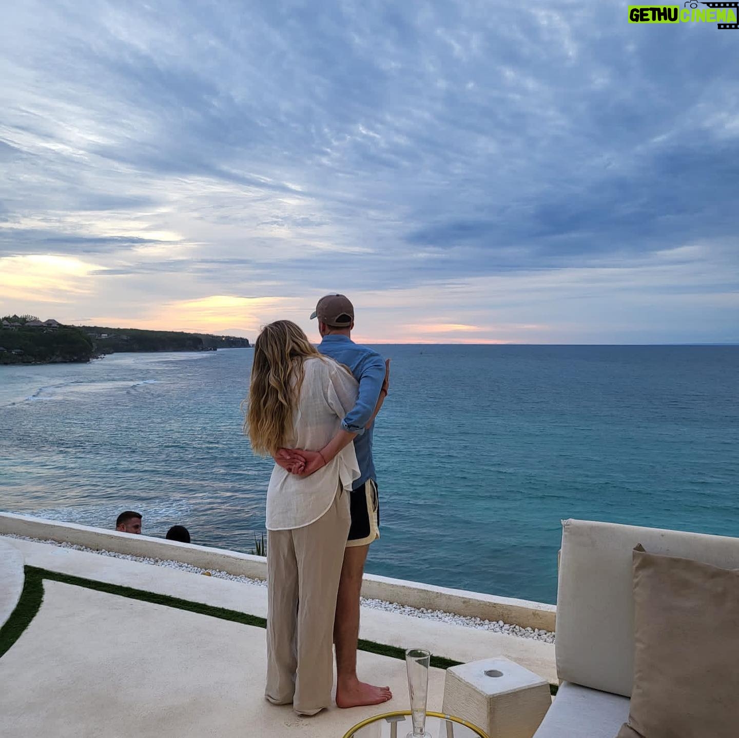 Maude Hirst - 3.1K Likes - 🌎HAPPY EARTH DAY🌎
We live on the most breathtaking planet. Let’s look after it in the same way that it looks after us.
#earthday #happyearthday #ourplanetourhome #beauty #travel #travelphotography #meditation #homesweethome #lookout #worldearthday